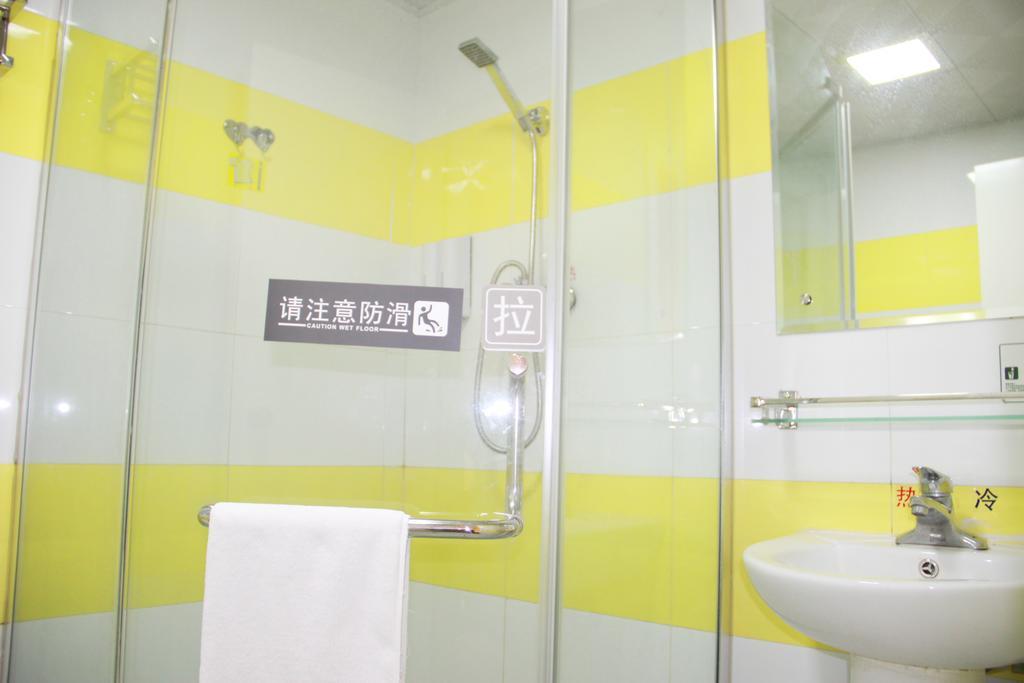 7Days Inn Guangzhou Zhongda North Gate Square Room photo